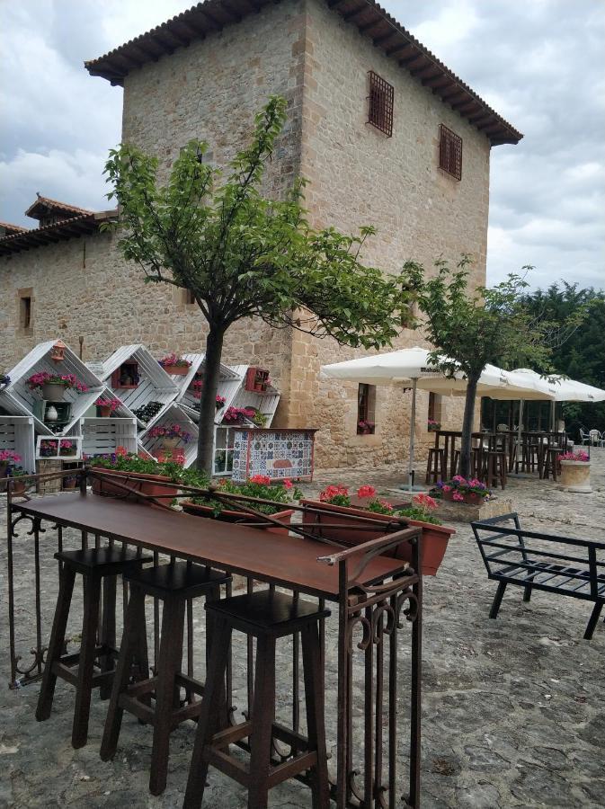Posada Torre Palacio La Taxuela Villanueva la Lastra エクステリア 写真