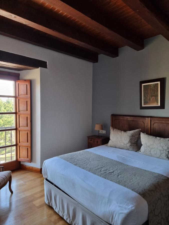 Posada Torre Palacio La Taxuela Villanueva la Lastra エクステリア 写真
